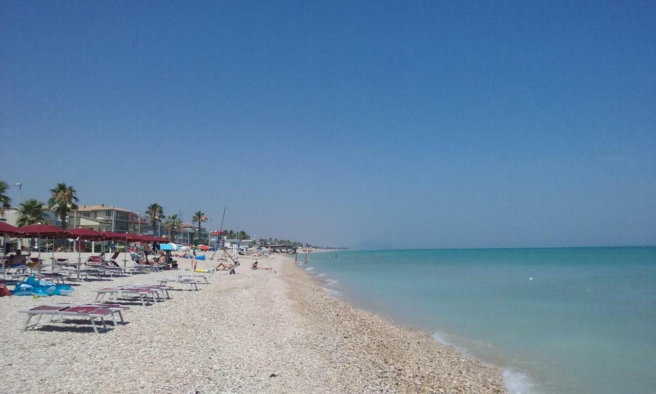 Appartamento Il canto della Luna Porto SantʼElpidio Esterno foto